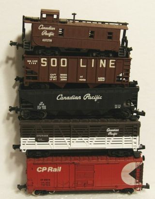 5 N Scale Canadian Pacific Freight Cars Rapido Couplers Rare.  Scroll Down