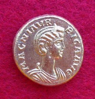 Magnia Urbica,  Av Aureus Roman Gold Coin,  Very Rare,  6,  7g