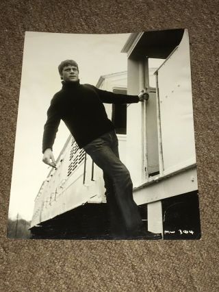 Oliver Reed - Rare 1968 Press Photo.  I’ll Never Forget What’s ‘isname