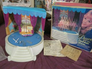 Rare Dawn And Her Fashion Show Vintage Mod Playset 1970 Topper Toys W/ Box Nr