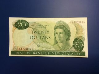 Rare Zealand Replacement Star $20 Hardie Banknote - Yj 770376 - Unc.