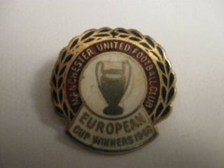Rare Old 1968 Manchester United Football Club (2) Enamel Brooch Pin Badge Reeves