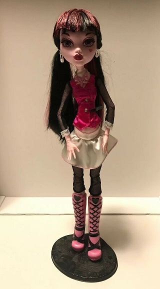 Rare Monster High 18”dolls Frightfully Tall - Draculaura With Stand Outfit