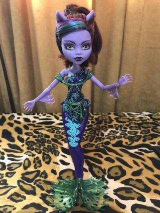 Clawdeen Wolf - Great Scarrier Reef Ghoulfish - Monster High Doll - Rare