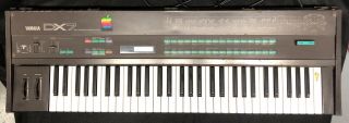 1984 Yamaha Dx7 Synthesizer Keyboard Rare Turns On Apple Sticker