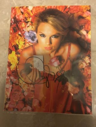 Rare Taylor Swift Signed Autograph 8.  5”x11”photo From Fan Club With Letter Of A
