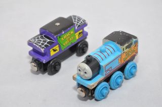 HALLOWEEN THOMAS and HALLOWEEN CABOOSE / Rare Variant Thomas wooden trains 2