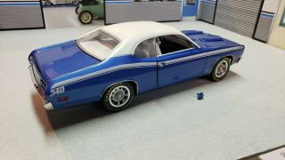 RARE 1971 Plymouth Duster BLUE 1:18 Ertl Read 5