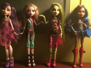 [RARE/used] 24 Monster High Dolls 5