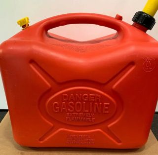 RARE Vintage SCEPTER 5 Gallon GAS CAN W/ PRE - BAN Spout & Vent Cap.  CANADA MADE. 2