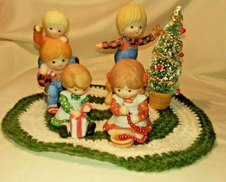 Rare 1984 Enesco Country Cousins " Decorating The Christmas Tree " E5558