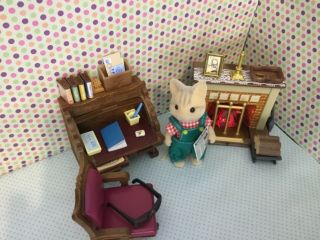 SYLVANIAN FAMILIES RARE VINTAGE ROLL TOP DESK AND CATWOOD CAT 4