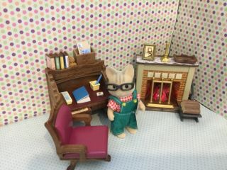 SYLVANIAN FAMILIES RARE VINTAGE ROLL TOP DESK AND CATWOOD CAT 5