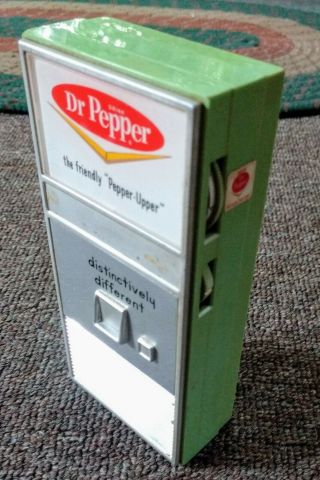 Very Rare 1960s Dr Pepper " Vending Machine " Transistor Radio.