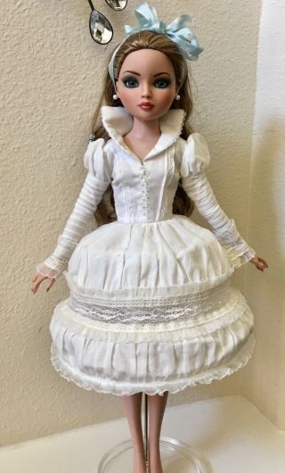 RARE Tonner re imagination Snow White Dress ONLY shown on Ellowyne Stain 2