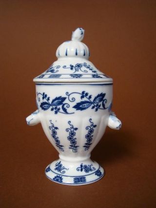 Rare Vienna Woods Blue Onion Ceramic Ginger Jar W/ Lid & Rose Buds - 7  Tall