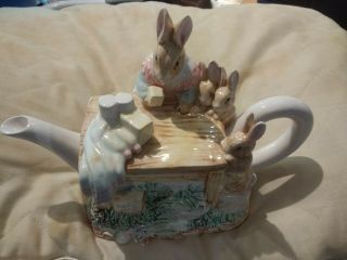 Rare Beatrix Potter Schmid Music Box Musical Teapot Rabbit Mom & Babies ◇