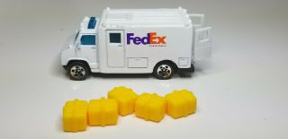 Very Rare Hot Wheels World Service Delivery Truck With 5 Yellow Packages