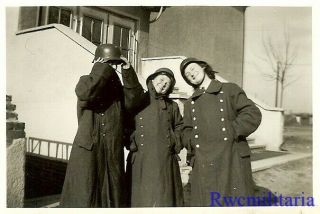 Rare: Female Uniformed Luftwaffe Blitzmädel Helferin Girls W/ Stahlhelms