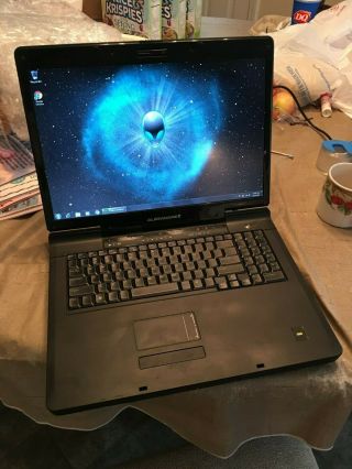 Rare Alienware M17 Laptop Radeon Hd 3870 P8400 Core 2 Duo 2.  26ghz 2 80gb 4gb Ram