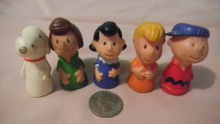 Old Cartoon Charlie Brown Snoopy Peanuts Lucy Little People - Rare