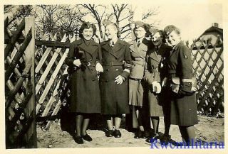 RARE: Wehrmacht Helferin Blitzmädel Girls in Yard w/ Cuff Titles Worn 2