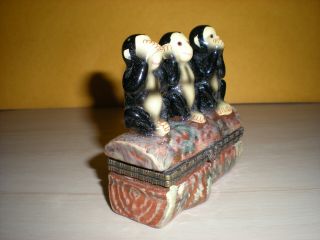 rare vntg 3 Wise Monkeys (see no,  hear no,  speak no evil) porcelain trinket box 6