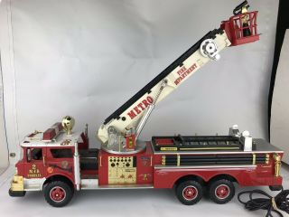 Vintage 1988 Bright 2 M.  F.  D.  Metro Fire Truck Rc W/ Ladder Electronic Rare
