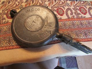 Vintage Griswold Cast Iron No.  8 Waffle Iron Marked Victor,  Rare? 983 & 984