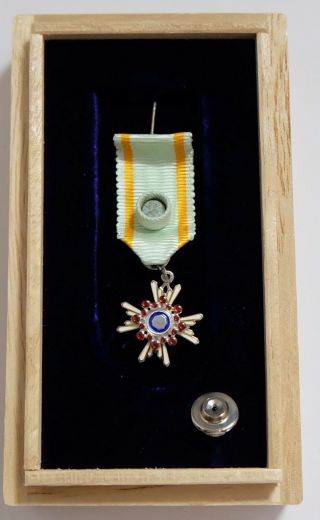 Rare Japanese Miniature Order Of Sacred Treasure 6th Class Medal Japan