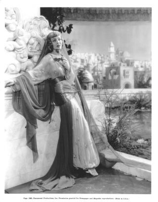 Loretta Young.  Stunning & Rare 1935 Vintage Exotic Pinup Photo 