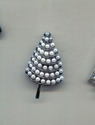 Vendome Rare Faux Pearl Christmas Tree Pin