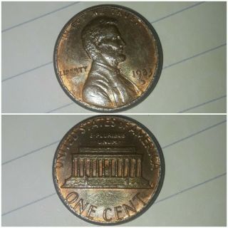 1983.  D Rare Lincoln Penny Metal Ring In Edge