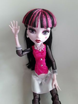 Draculaura Frightfully Tall Monster High Doll Cond Stand Rare