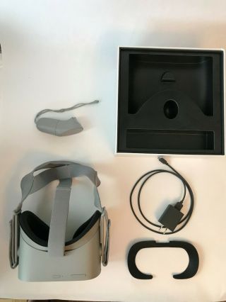Oculus Go 64GB VR Headset This unit is in,  rarely 3