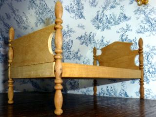 Rare Vintage Tynietoy Tynie Toy Victorian Wood Bed Dollhouse Miniature