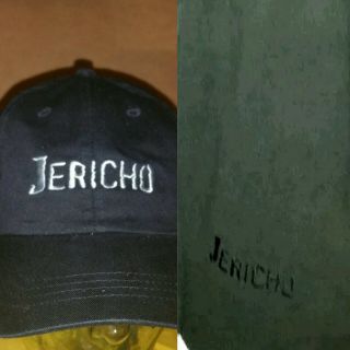 Jericho Tv Series Cast & Crew Hat & Fleece Set Rare Hollywood Memorabilia (xl)