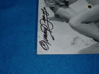 BETTIE PAGE & BUNNY YEAGER SIGNED RARE BETTIE NUDE ON BEACH WITH 3