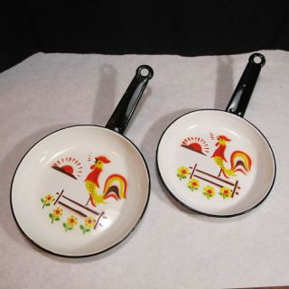 Vintage Enamelware Rooster Frying Pan Wall Hanger Set Of 2 Quality Made & Rare