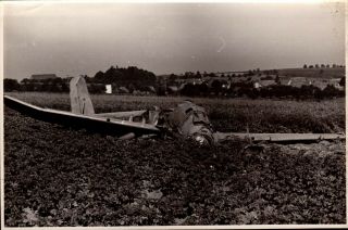 Orig Ww2 Photo Crashed Bf - 109 Me - 109 Messerschmitt Rare Luftwaffe