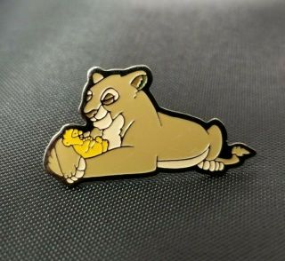 Vintage - Extremely Rare Lion King Pin - Sarabi Baby Simba - Impossible To Find