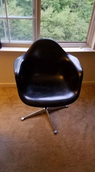 Vintage Black Eames Herman Miller Fiberglass Shell Arm Chair Rare Swival Base