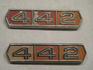 Rare 1964 - 1965 Oldsmobile Cutlass/442 Aluminum Emblem Part 384289 (gr 8.  147)
