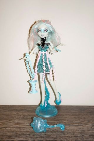 Monster High Rare Collectable Doll Rochelle Goyle Haunted Student Spirits Mattel