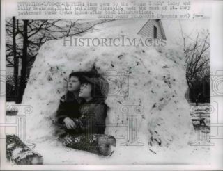 1958 Press Photo Billy Seabrook Jimmy Jones Enjoy Rare Snow In Memphis