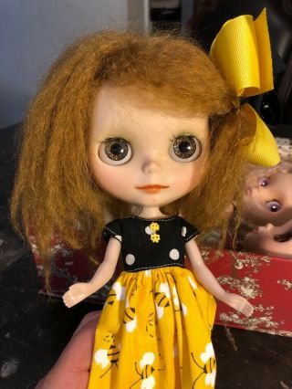 Hasbro Takara Tomy Blythe Doll Yellow & Black Bee Dress Changing Color Eyes Rare
