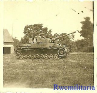 Rare Us Soldiers View Of Captured German Pzkw.  Iv Panzer Tank In Field