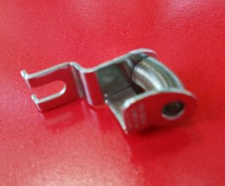 SINGER TRIM - CLIP 161585 Attachment - Fits All - Featherweight 221 222 - 301 - 201 - RARE 2