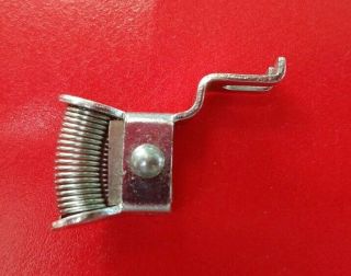 SINGER TRIM - CLIP 161585 Attachment - Fits All - Featherweight 221 222 - 301 - 201 - RARE 3