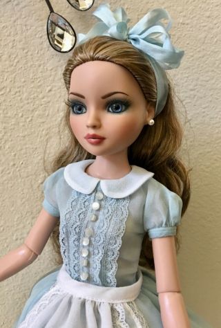 Rare Tonner Re Imagination Alyce Dress & Apron Only Shown On Ellowyne